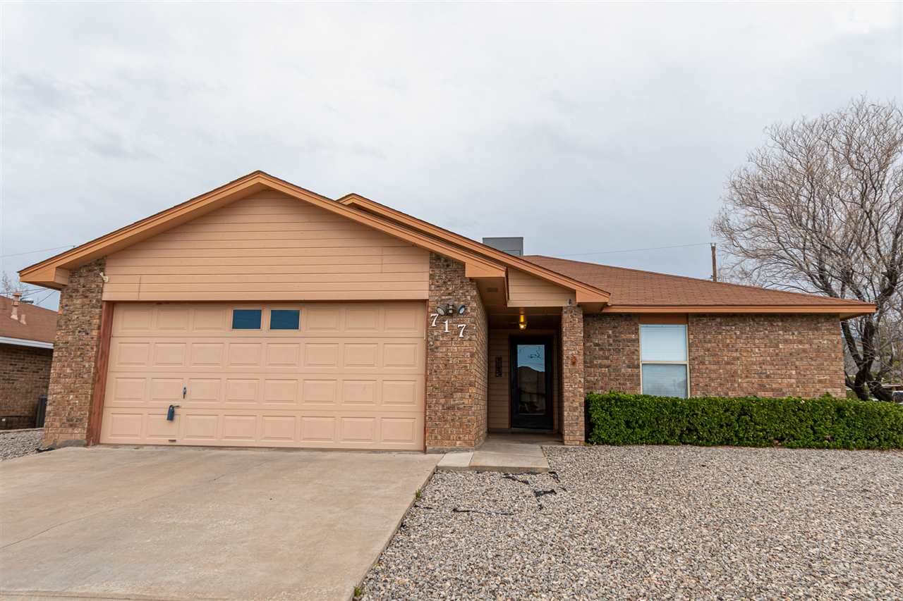 717 Candlewood - Photo 1