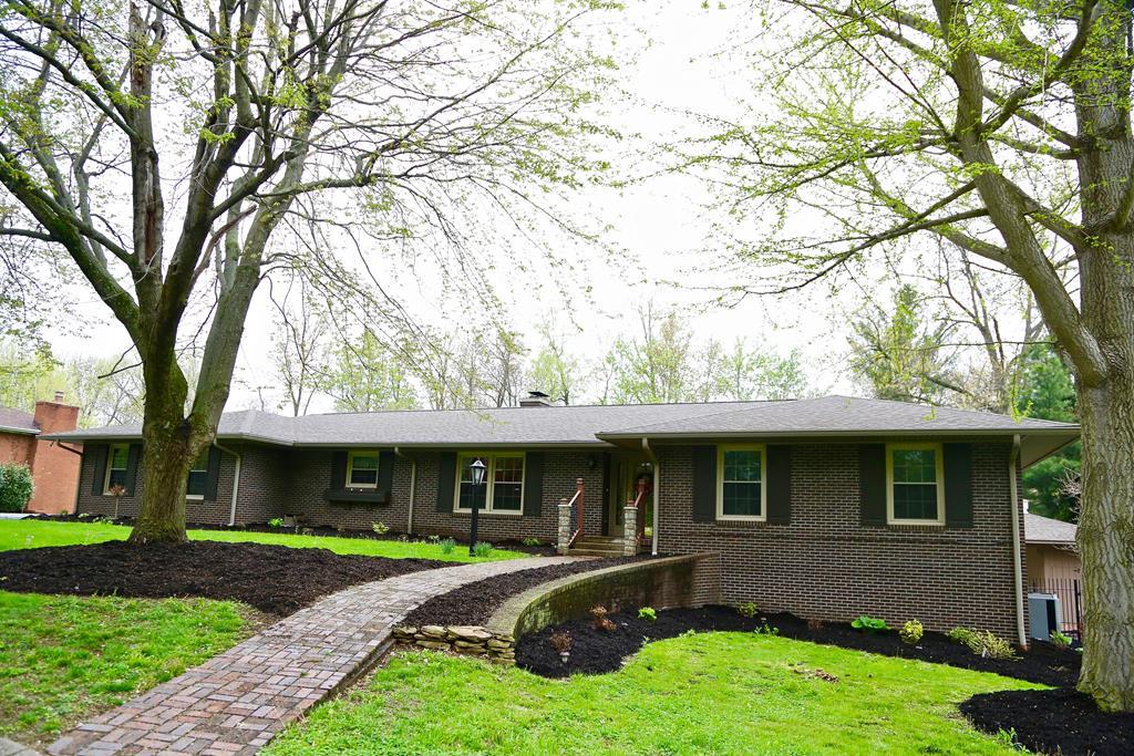 1247 Laurel Dr - Photo 1