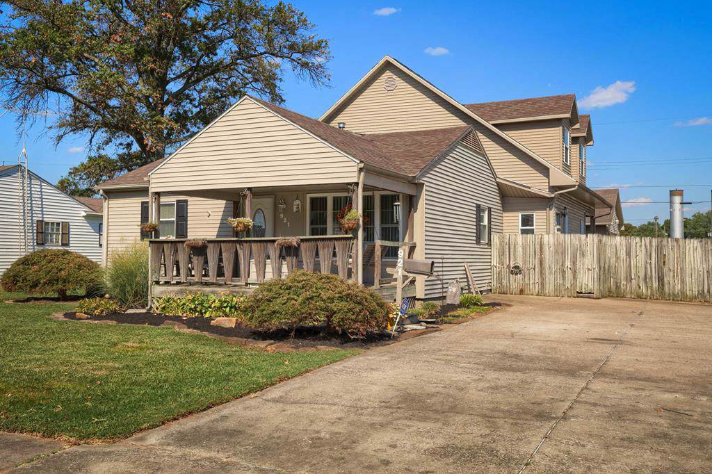 921 East Glenn Ct - Photo 1