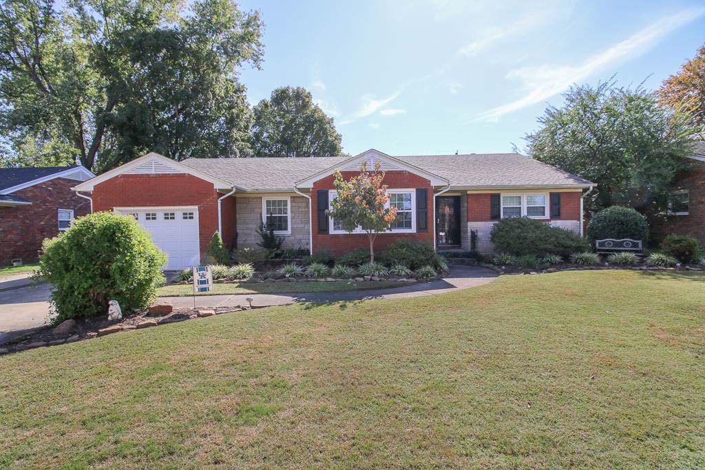 2256 N Stratford Dr - Photo 1