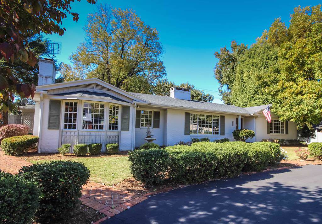 1634 Sherwood Dr. - Photo 1