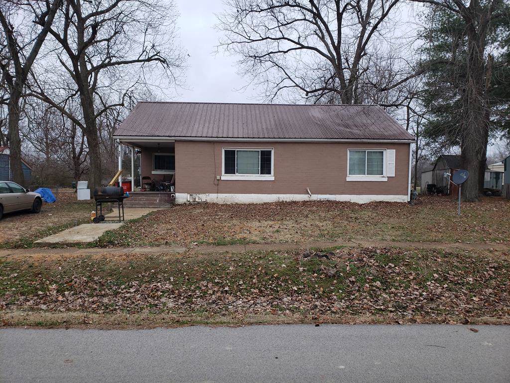 445 Chestnut St South - Photo 1