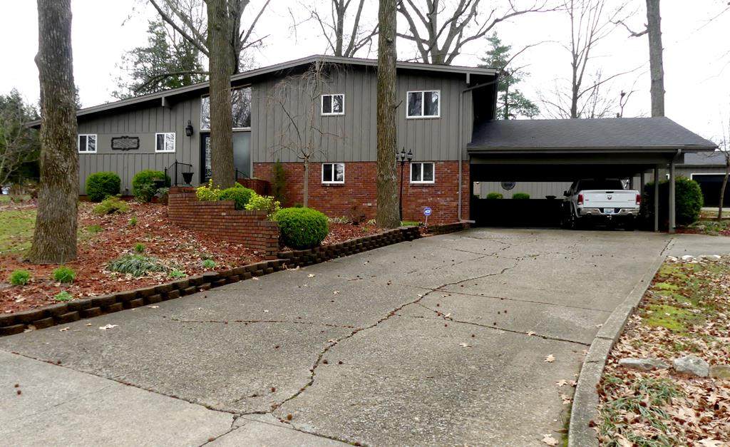 4475 Greenacre Dr. - Photo 1