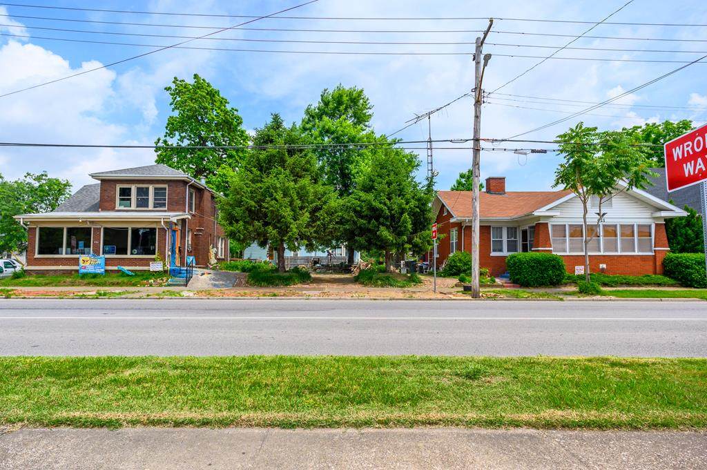 421-425 W. 5th Street - Photo 1