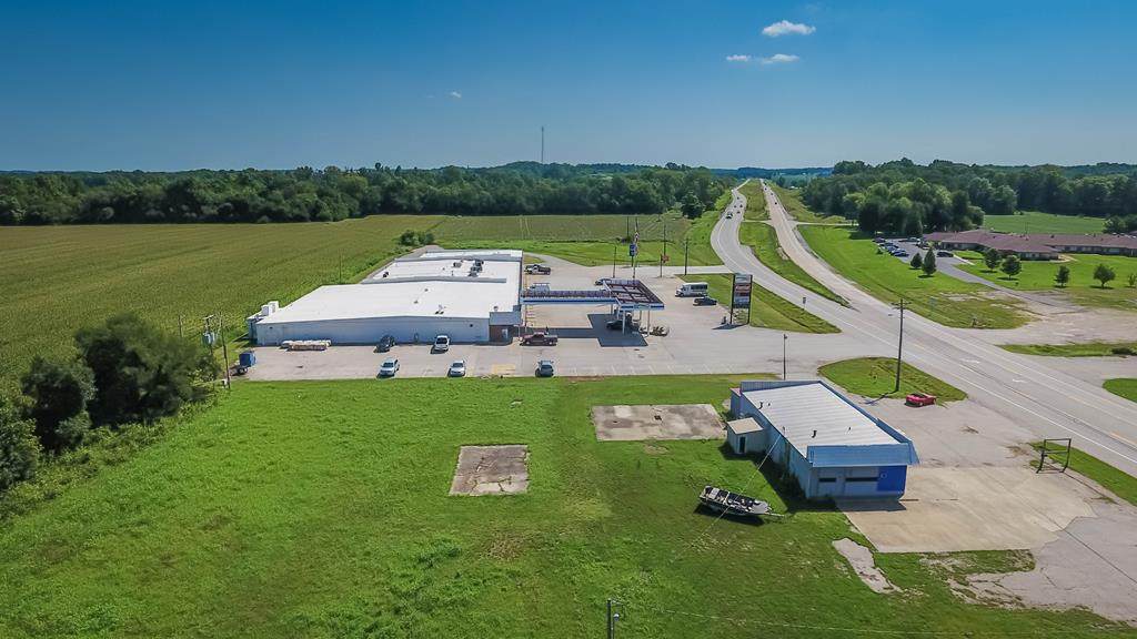 8160 Hwy 60 W - Photo 1