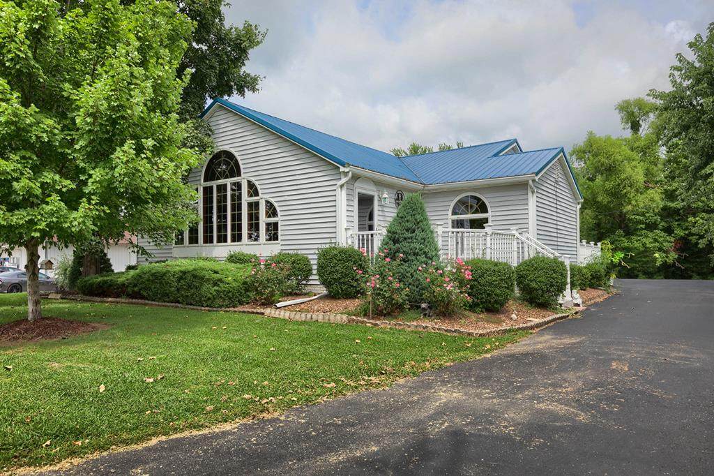 880 N. Main St - Photo 1