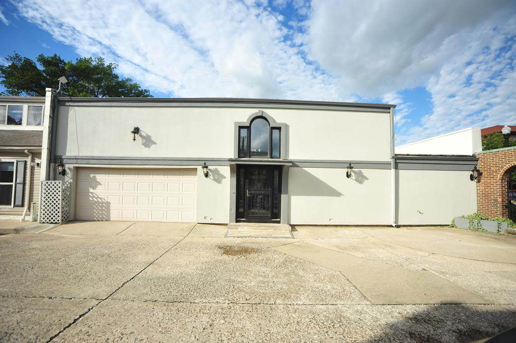 808 Frederica - Photo 1