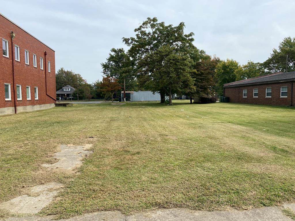 609 Allen St - Photo 1