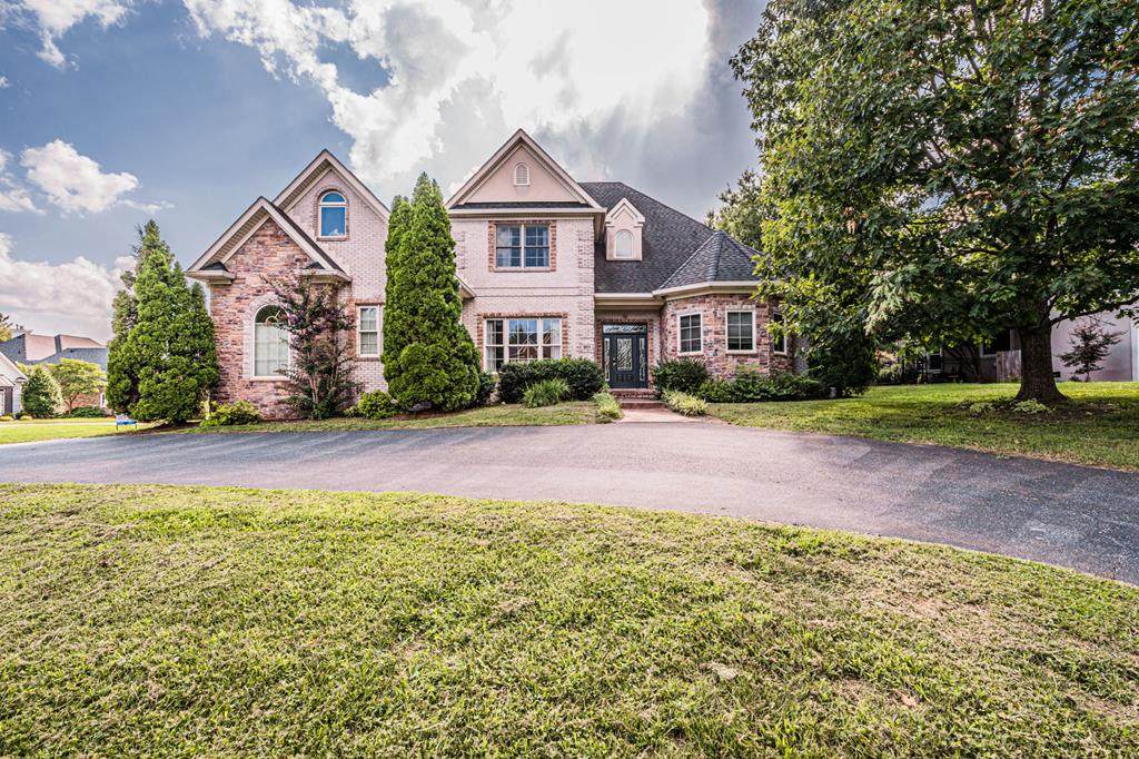 907 Elmwood Court - Photo 1