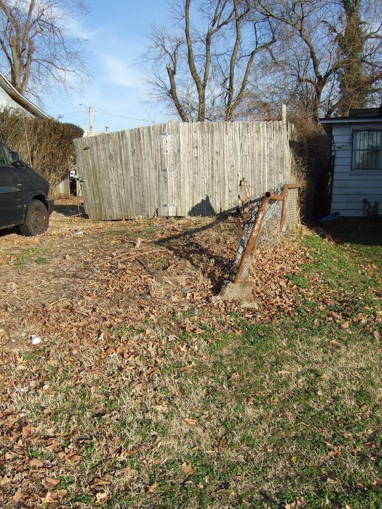 725 Hathaway - Photo 1