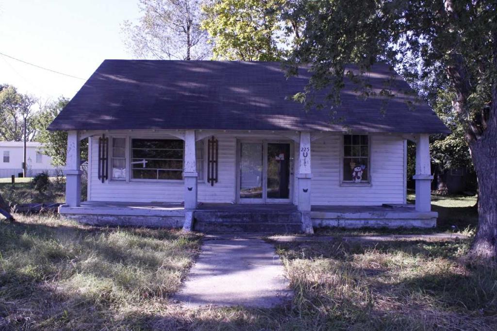 225 Railroad St. - Photo 1