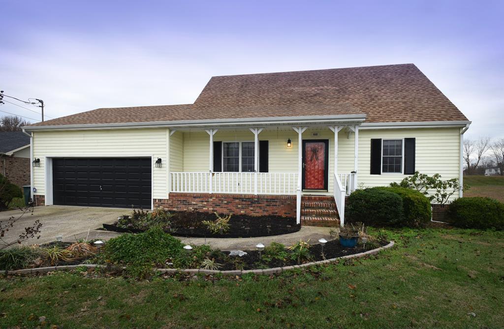 632 Queen Elizabeth St - Photo 1