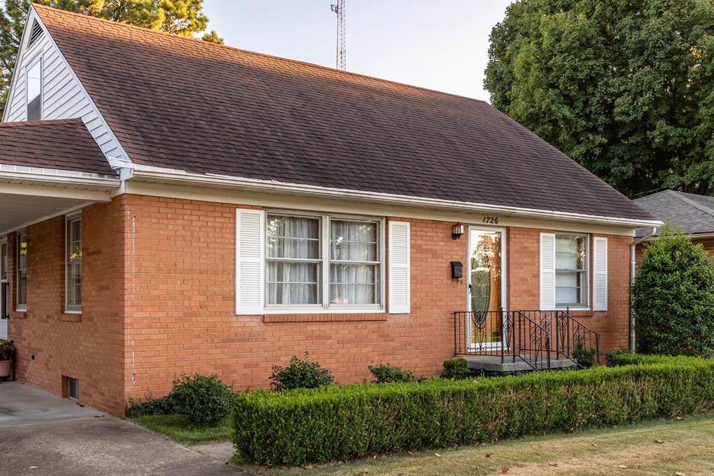 1726 Winding Way - Photo 1