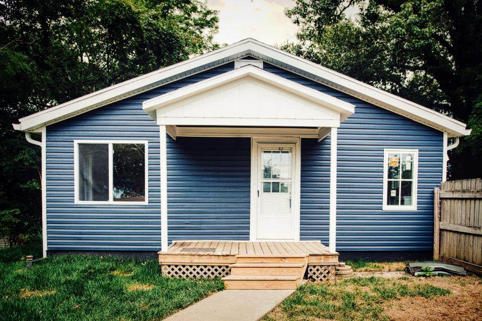 1721 Bluff Ave - Photo 1