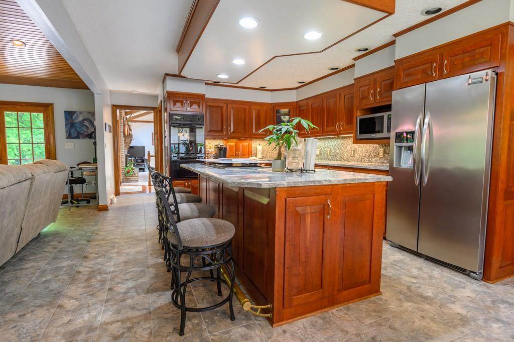 1420 Hunting Creek Dr - Photo 1