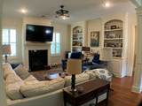 308 Windsor Drive N - Photo 2