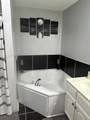 81 Cr 279 - Photo 15