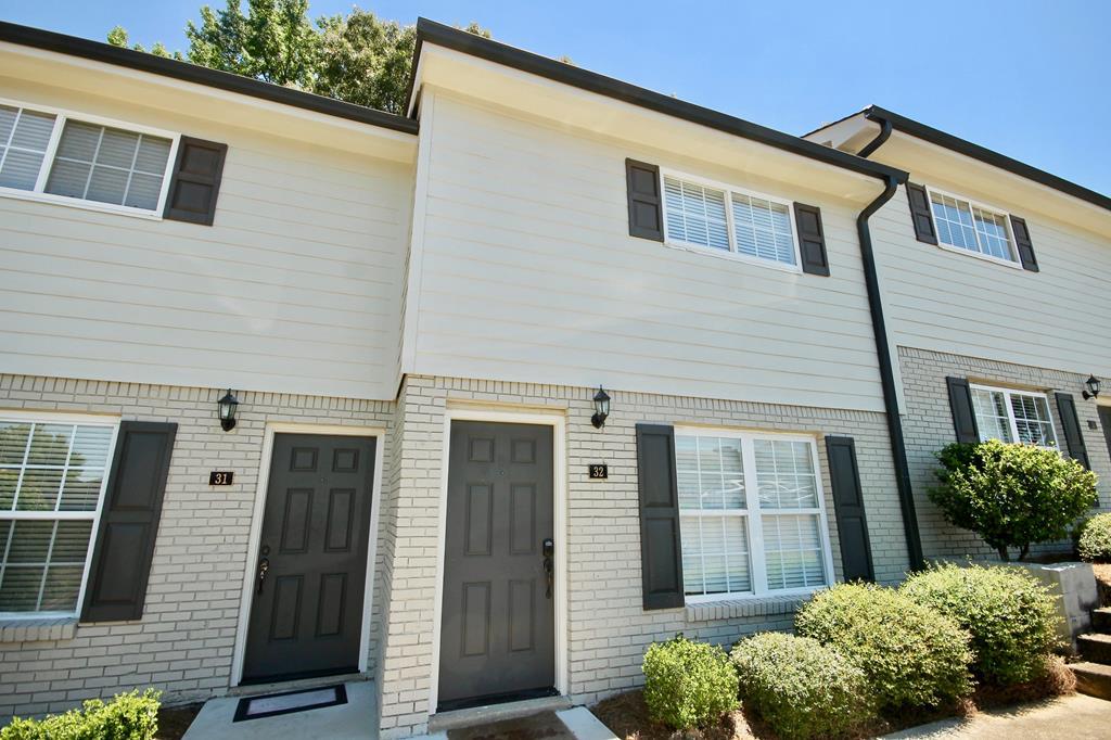 1802 Jackson Ave. W #32 - Photo 1