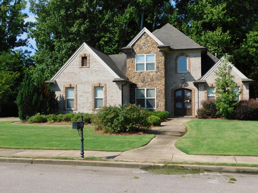 728 Nottingham Drive - Photo 1