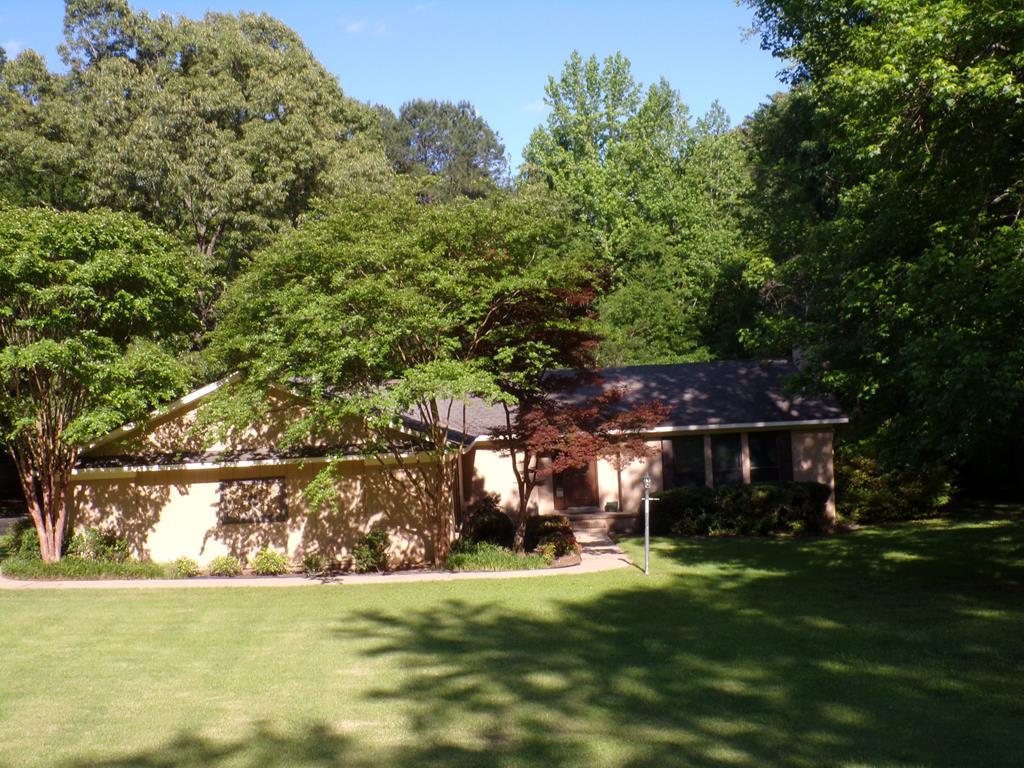 126 Lakeway Drive - Photo 1