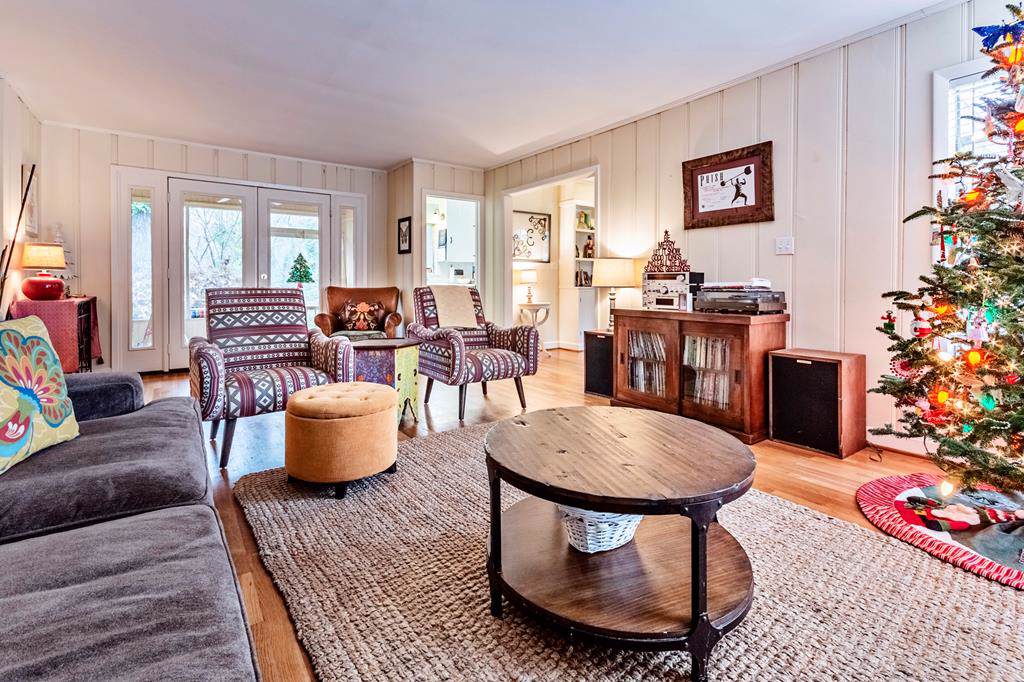 601 College Hill - Photo 1