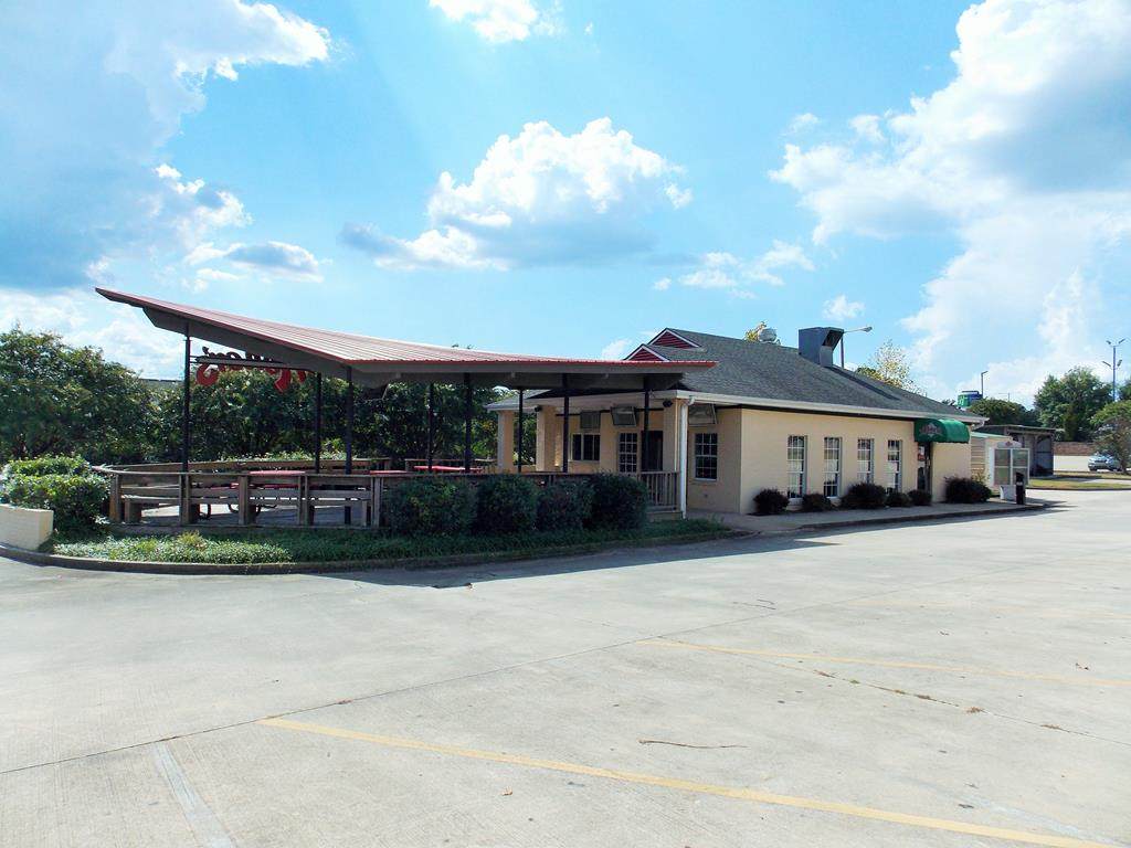 1927 Jackson Ave W - Photo 1