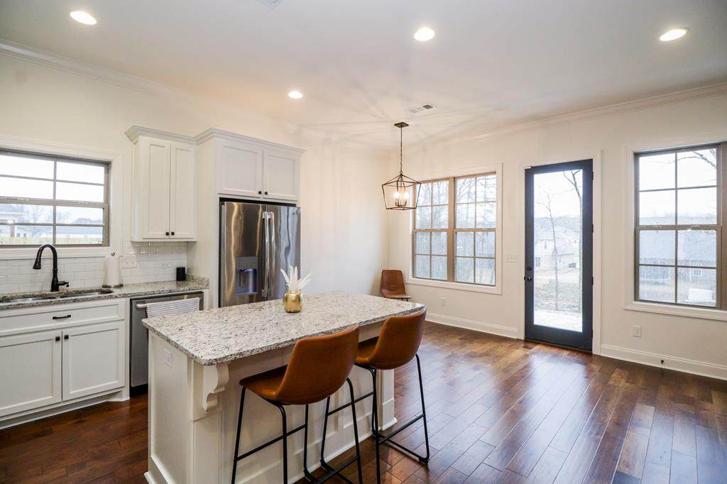 802 Oak Grove Lane - Photo 1