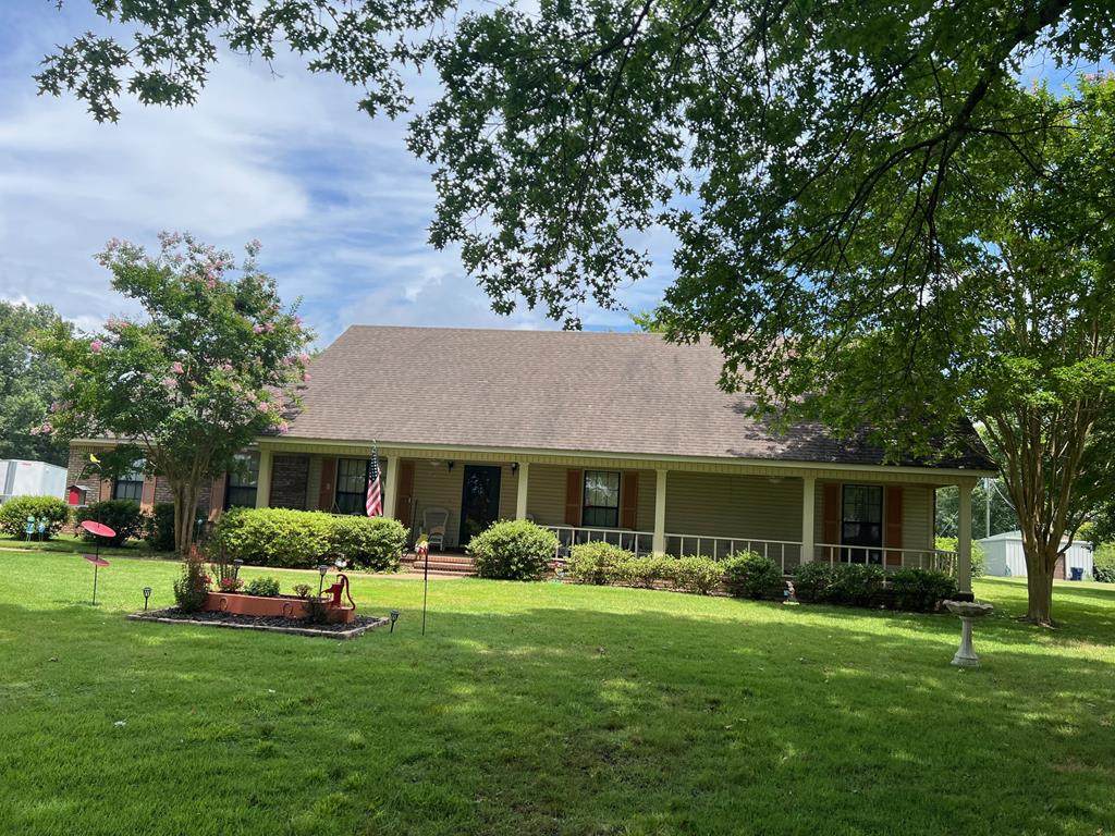 408 Hunters Parkway - Photo 1