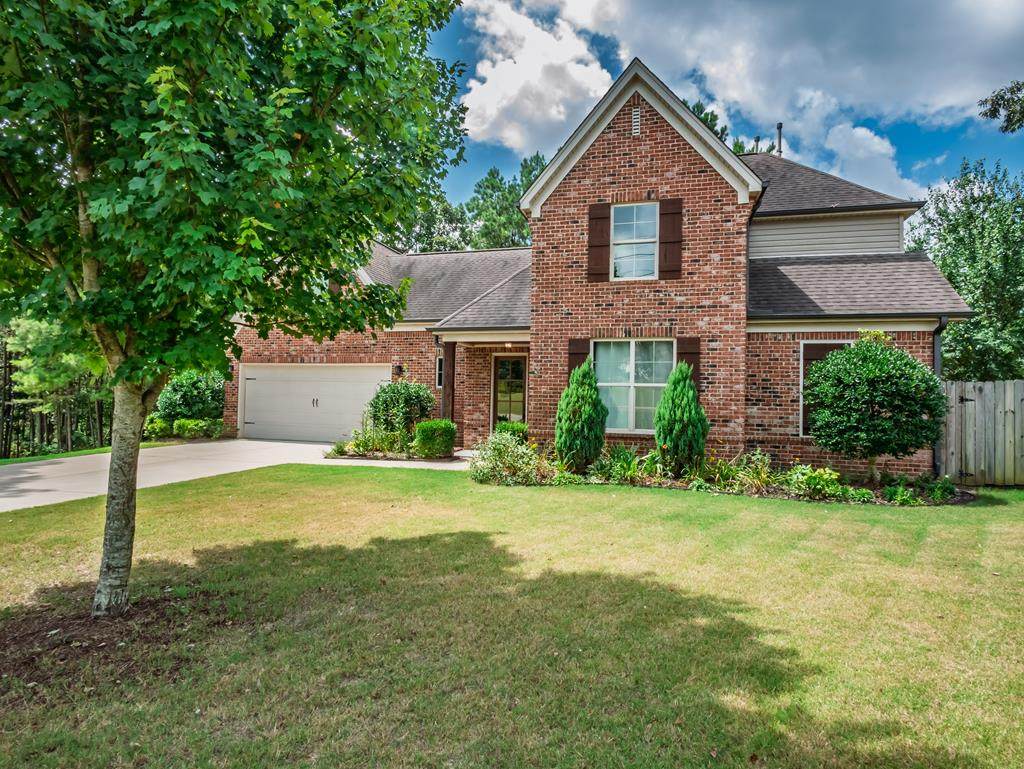 123 Lakes Drive South - Photo 1
