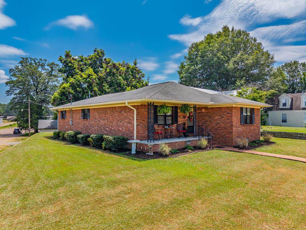912 N. Main Street - Photo 1