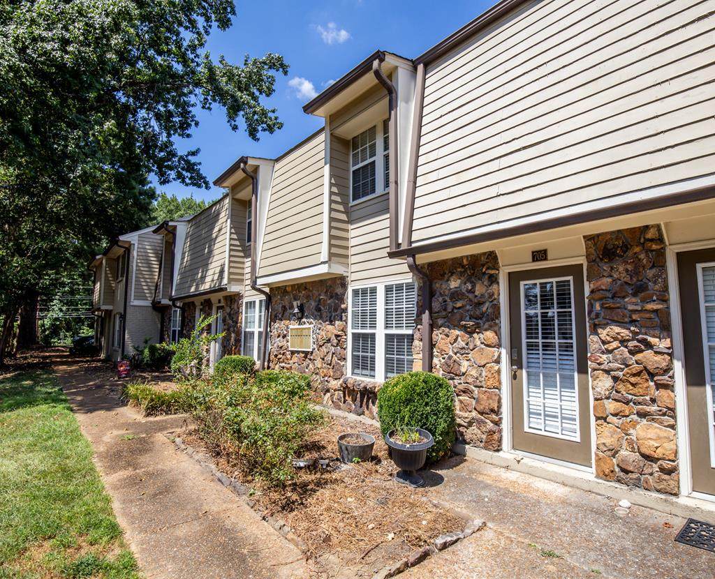 705 Park Lane - Photo 1