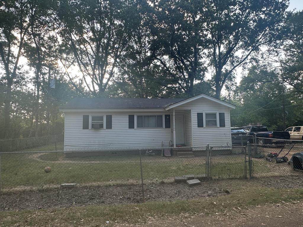 205 Fisher Street - Photo 1