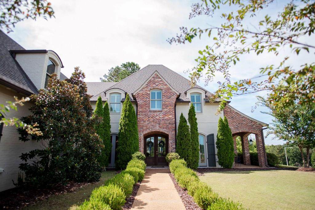 206 Clubhouse Drive - Photo 1