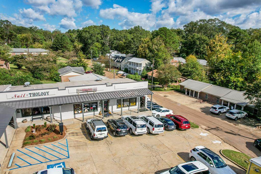 1539 University Ave - Photo 1