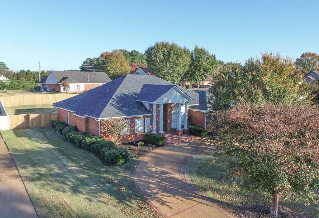 204 Piccadilly - Photo 1