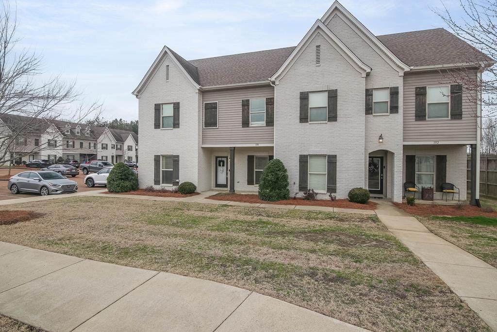 100 Robbins - Photo 1