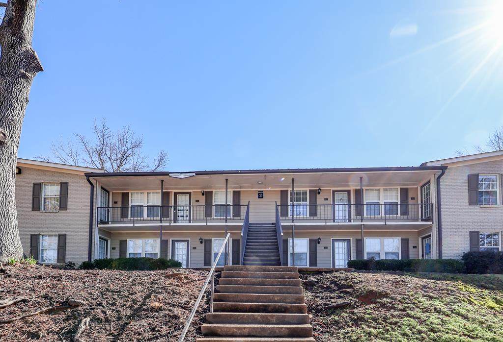 208 Park Lane - Photo 1