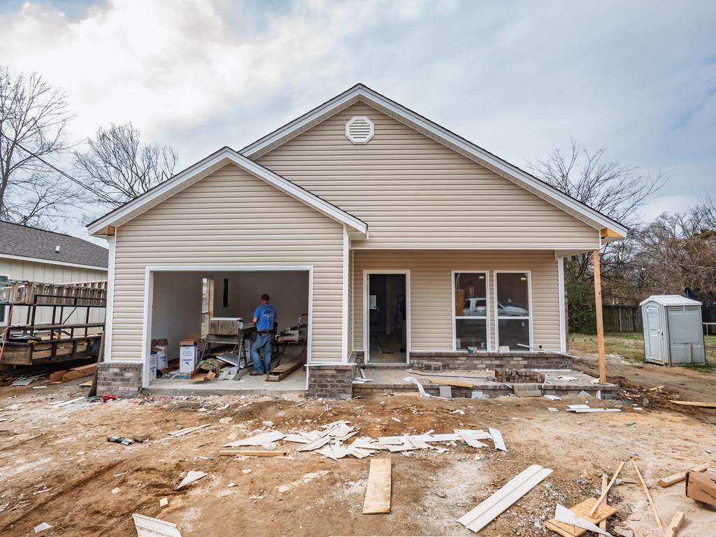 111 College St - Photo 1