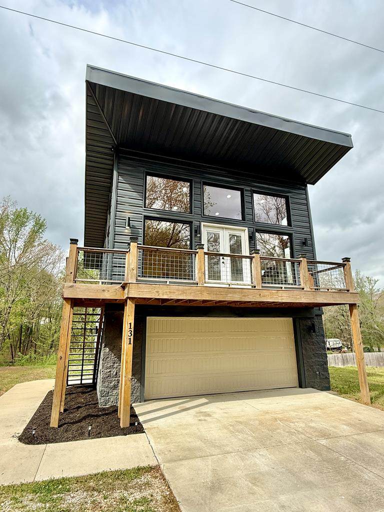 131 Camille St - Photo 1