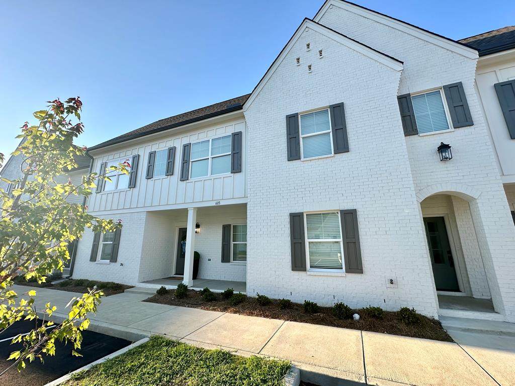 605 Meadow Crest Circle - Photo 1