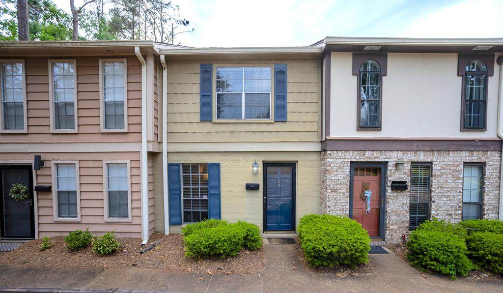 220 Elm St - Photo 1