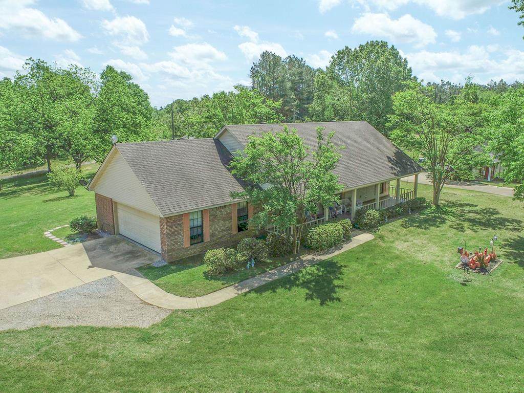 408 Hunters Parkway - Photo 1