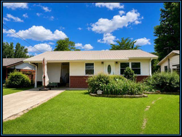 1055 Eastview - Photo 1