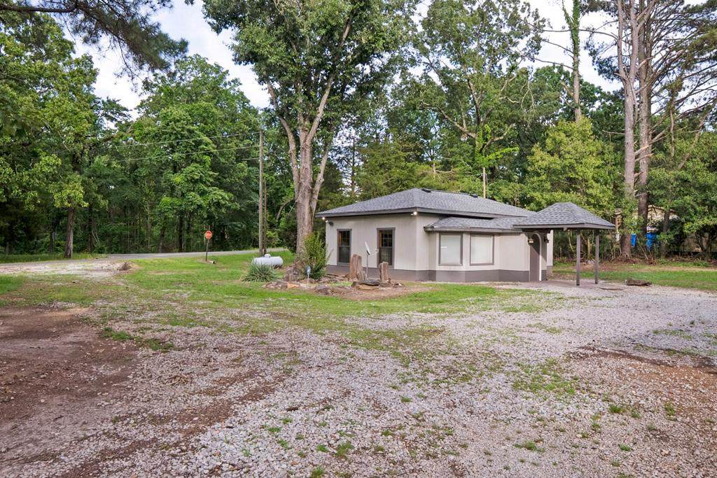 15 Larry Ln - Photo 1