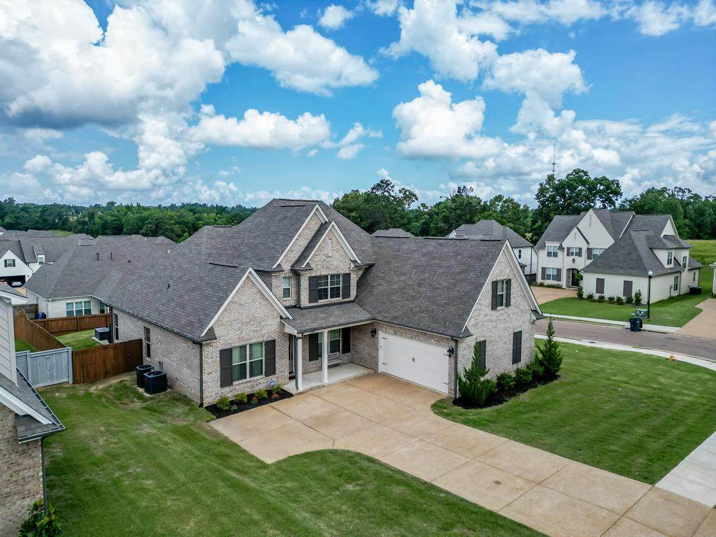 658 Centerpointe Cove - Photo 1