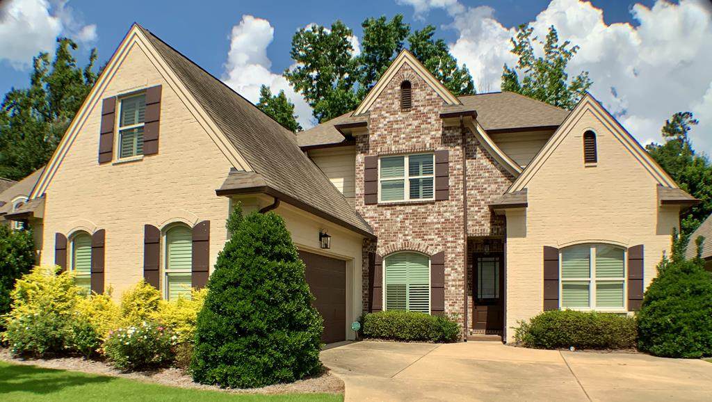308 Windsor Drive N - Photo 1