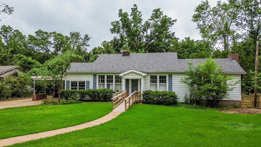 906 Lincoln - Photo 1