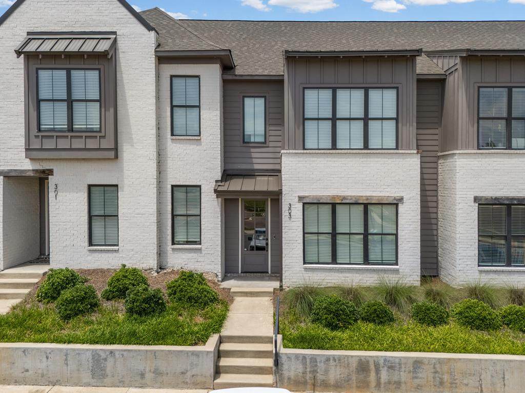 303 Stillwater Lane - Photo 1
