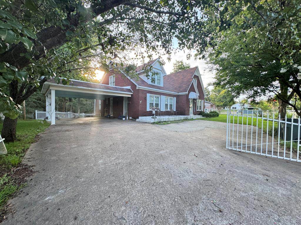 801 N. Main St - Photo 1