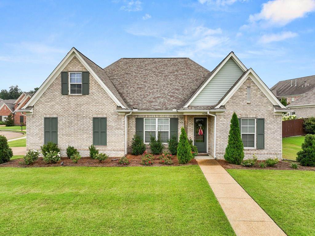 628 Centerpointe Cove - Photo 1